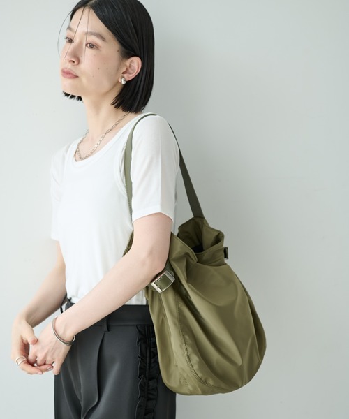 Shelly island（シェリーアイランド）の「ナイロンサイドベルトトート（ショルダーバッグ・レディース・ホワイト/ブラック/カーキ・FREE）」の2枚目の写真