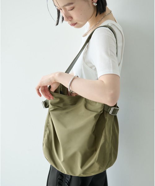 Shelly island（シェリーアイランド）の「ナイロンサイドベルトトート（ショルダーバッグ・レディース・ホワイト/ブラック/カーキ・FREE）」の21枚目の写真