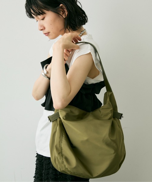 Shelly island（シェリーアイランド）の「ナイロンサイドベルトトート（ショルダーバッグ・レディース・ホワイト/ブラック/カーキ・FREE）」の5枚目の写真