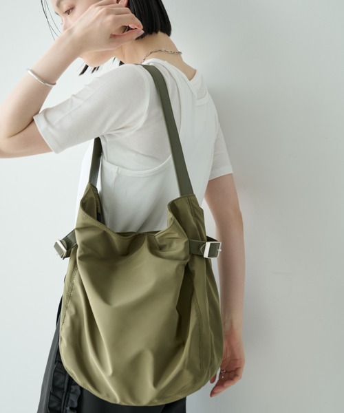 Shelly island（シェリーアイランド）の「ナイロンサイドベルトトート（ショルダーバッグ・レディース・ホワイト/ブラック/カーキ・FREE）」の11枚目の写真