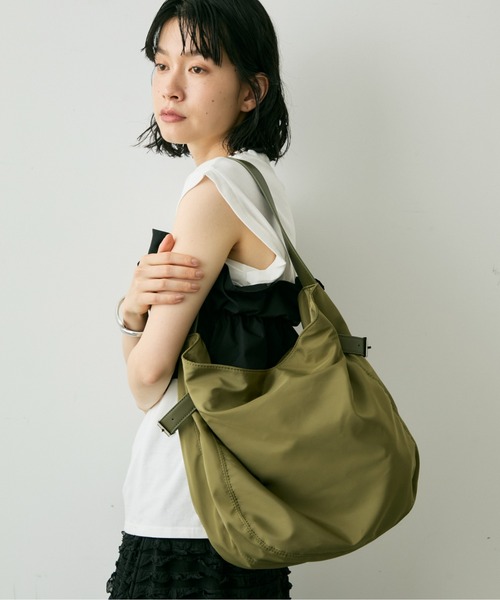 Shelly island（シェリーアイランド）の「ナイロンサイドベルトトート（ショルダーバッグ・レディース・ホワイト/ブラック/カーキ・FREE）」の6枚目の写真