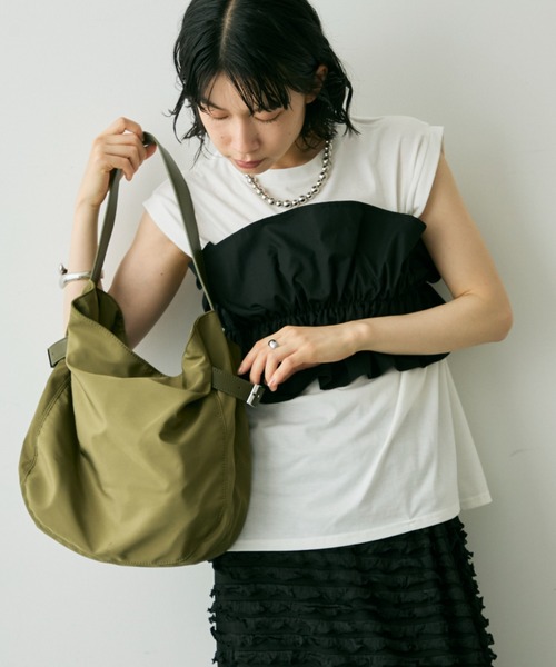 Shelly island（シェリーアイランド）の「ナイロンサイドベルトトート（ショルダーバッグ・レディース・ホワイト/ブラック/カーキ・FREE）」の10枚目の写真