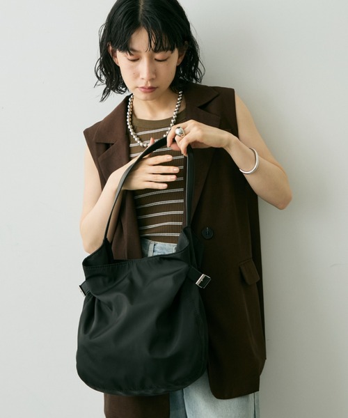 Shelly island（シェリーアイランド）の「ナイロンサイドベルトトート（ショルダーバッグ・レディース・ホワイト/ブラック/カーキ・FREE）」の17枚目の写真