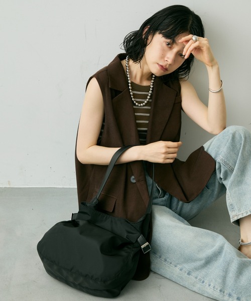 Shelly island（シェリーアイランド）の「ナイロンサイドベルトトート（ショルダーバッグ・レディース・ホワイト/ブラック/カーキ・FREE）」の13枚目の写真