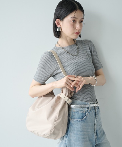 Shelly island（シェリーアイランド）の「ナイロンサイドベルトトート（ショルダーバッグ・レディース・ホワイト/ブラック/カーキ・FREE）」の12枚目の写真