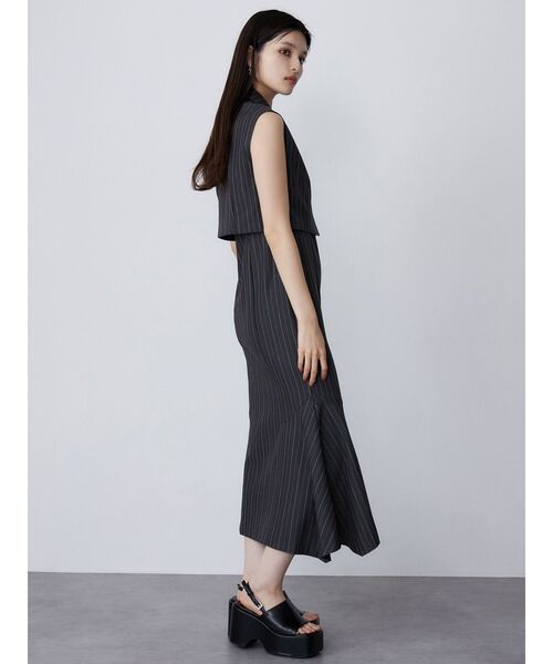 MURUA（ムルーア）の「ジレレイヤードジャンパースカート（ジャンパースカート・レディース・グレー/ネイビー/ベージュ/ブラウン・1/2）」の7枚目の写真