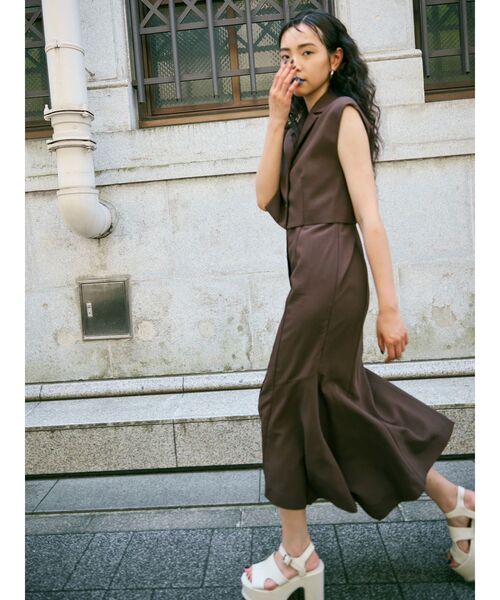 MURUA（ムルーア）の「ジレレイヤードジャンパースカート（ジャンパースカート・レディース・グレー/ネイビー/ベージュ/ブラウン・1/2）」の11枚目の写真