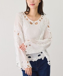 刺繍使いブラウス