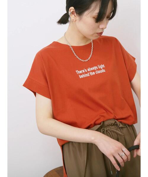 Samansa Mos2 blue(サマンサモスモスブルー)の「ロゴ刺繍フレンチスリーブTシャツ(Tシャツ/カットソー・レディース・ブルー/オフホワイト/ブラウン/オレンジ/ブラック・F)」の5枚目の写真
