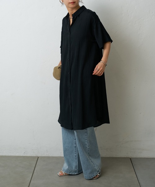 COLONY 2139（コロニートゥーワンスリーナイン）の「バンプストライプシャツワンピース（シャツワンピース・レディース・ブラック/オフホワイト/ブルー・FREE）」の7枚目の写真