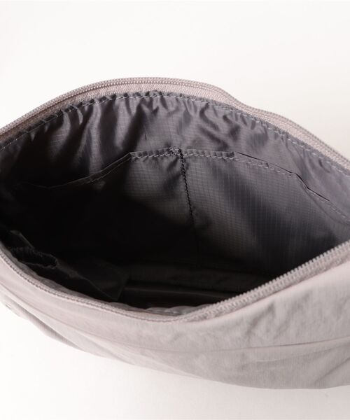 and it_（アンドイット）の「anello サブレ10ポケットショルダー（ショルダーバッグ・レディース・グレー/ブラック/グレイッシュベージュ/ネイビー/マスタード・FREE）」の12枚目の写真
