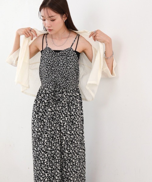 Bab(バブ)の「【S・Mサイズ展開】リトルフラワーシャーリングキャミワンピース(ワンピース・レディース・アイボリー/ブラック・S/M)」の2枚目の写真
