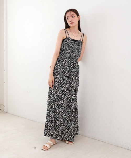 Bab(バブ)の「【S・Mサイズ展開】リトルフラワーシャーリングキャミワンピース(ワンピース・レディース・アイボリー/ブラック・S/M)」の5枚目の写真