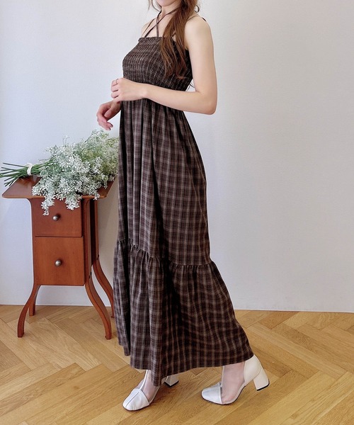 INGNI（イング）の「ホルターネックチェック柄シャーリングワンピース（ワンピース・レディース・ブラック系/ネイビー系2/ブラウン系その他2・M）」の10枚目の写真