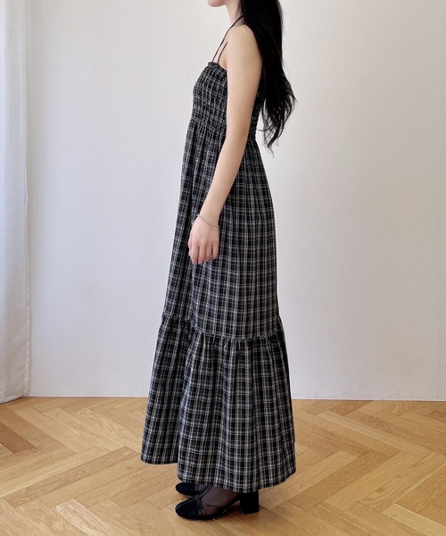 INGNI（イング）の「ホルターネックチェック柄シャーリングワンピース（ワンピース・レディース・ブラック系/ネイビー系2/ブラウン系その他2・M）」の7枚目の写真