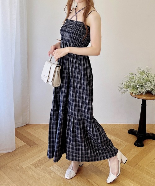 INGNI（イング）の「ホルターネックチェック柄シャーリングワンピース（ワンピース・レディース・ブラック系/ネイビー系2/ブラウン系その他2・M）」の12枚目の写真