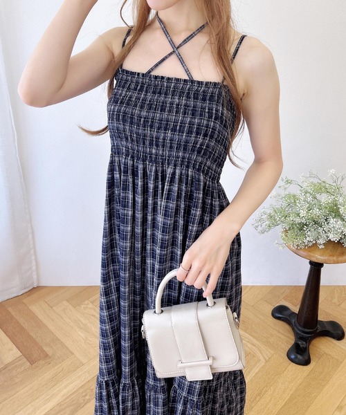 INGNI（イング）の「ホルターネックチェック柄シャーリングワンピース（ワンピース・レディース・ブラック系/ネイビー系2/ブラウン系その他2・M）」の14枚目の写真