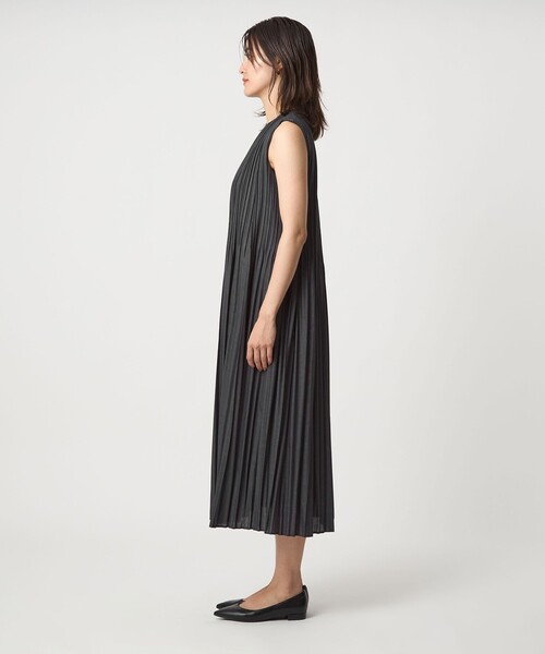 green label relaxing（グリーンレーベルリラクシング）の「チンツボイル プリーツ ワンピース（ドレス・レディース・ロイヤルブルー/ダークグレー・FREE）」の9枚目の写真