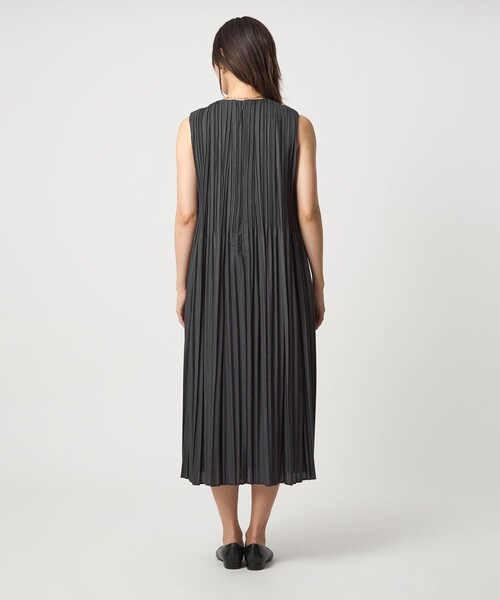 green label relaxing（グリーンレーベルリラクシング）の「チンツボイル プリーツ ワンピース（ドレス・レディース・ロイヤルブルー/ダークグレー・FREE）」の10枚目の写真