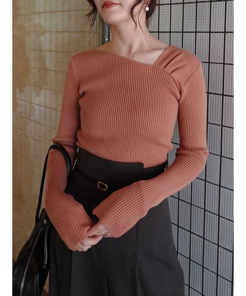 LAGUNAMOON（ラグナムーン）の「アシンメトリータックニットプルオーバー（ニット/セーター・レディース・アイボリー/ブラック/サーモンピンク・FREE）」の3枚目の写真