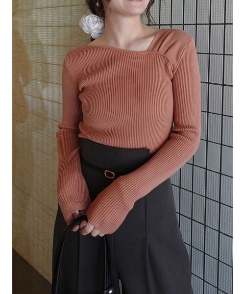 LAGUNAMOON（ラグナムーン）の「アシンメトリータックニットプルオーバー（ニット/セーター・レディース・アイボリー/ブラック/サーモンピンク・FREE）」の5枚目の写真