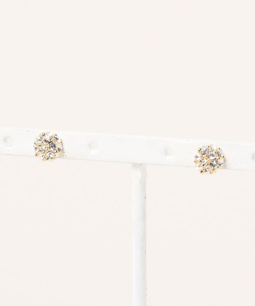 Three Four Time(スリーフォータイム)の「パヴェボールセラミックポストピアス(ピアス(両耳用)・レディース・シルバー/ゴールド/ピンクゴールド・FREE)」の9枚目の写真