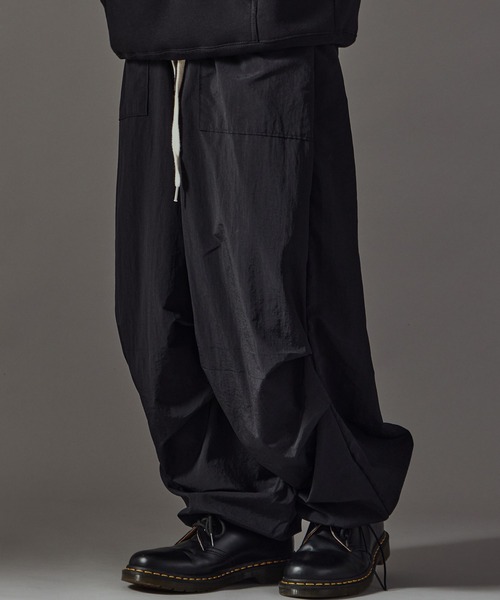 Theater code(シアターコード)の「Wide pants with drawstring / ドローコード付き ワイドパンツ 秋 秋服 2026年秋冬(その他パンツ・メンズ・ブラック/カーキ/チャコール・FREE)」の2枚目の写真