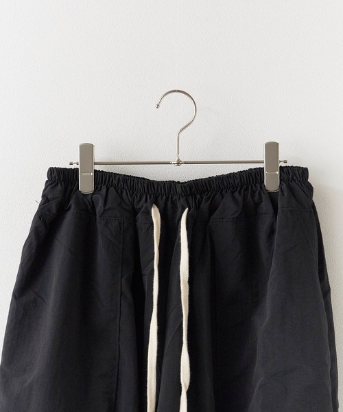 Theater code(シアターコード)の「Wide pants with drawstring / ドローコード付き ワイドパンツ 秋 秋服 2026年秋冬(その他パンツ・メンズ・ブラック/カーキ/チャコール・FREE)」の5枚目の写真