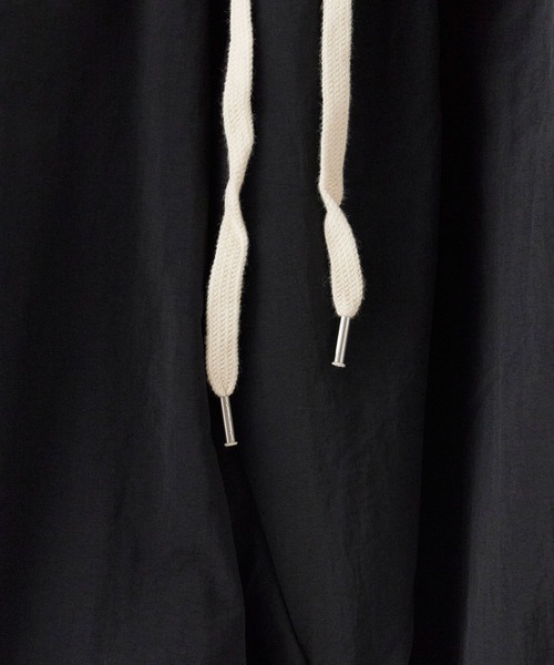 Theater code(シアターコード)の「Wide pants with drawstring / ドローコード付き ワイドパンツ 秋 秋服 2026年秋冬(その他パンツ・メンズ・ブラック/カーキ/チャコール・FREE)」の11枚目の写真