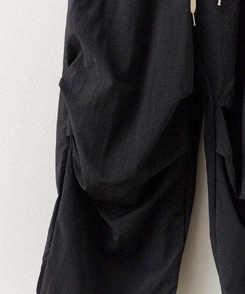 Theater code(シアターコード)の「Wide pants with drawstring / ドローコード付き ワイドパンツ 秋 秋服 2026年秋冬(その他パンツ・メンズ・ブラック/カーキ/チャコール・FREE)」の9枚目の写真