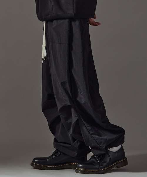 Theater code(シアターコード)の「Wide pants with drawstring / ドローコード付き ワイドパンツ 秋 秋服 2026年秋冬(その他パンツ・メンズ・ブラック/カーキ/チャコール・FREE)」の17枚目の写真