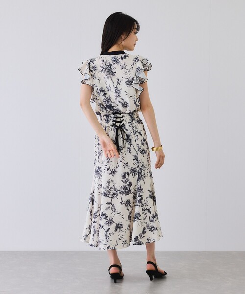 Jayro（ジャイロ）の「単色花ラッフルブラウス（シャツ/ブラウス・レディース・ネイビー/ブルー系その他4/オフホワイト・M）」の12枚目の写真