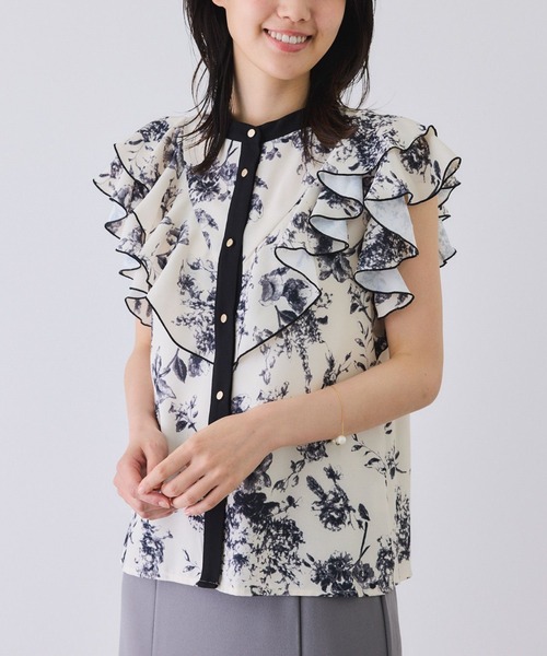 Jayro（ジャイロ）の「単色花ラッフルブラウス（シャツ/ブラウス・レディース・ネイビー/ブルー系その他4/オフホワイト・M）」の2枚目の写真
