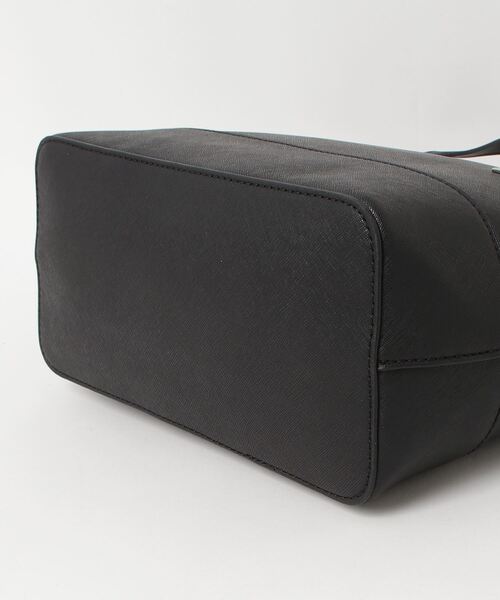 Guess（ゲス）の「VIVIETTE Carryall トートバッグ  （トートバッグ・レディース・ブラック・ONE SIZE）」の13枚目の写真