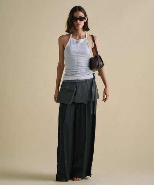 UNITED TOKYO(ユナイテッドトウキョウ)の「【2way】Vintage Leather Belted Satin PT|レイヤード/秋服/細見え(その他パンツ・レディース・ブラック/ブラウン・1/2)」の2枚目の写真