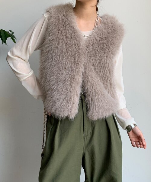 DouDou（ドゥドゥ）の「【WEB限定】ラメファーベスト（ベスト・レディース・チャコールグレー/ベージュ・FREE）」の2枚目の写真