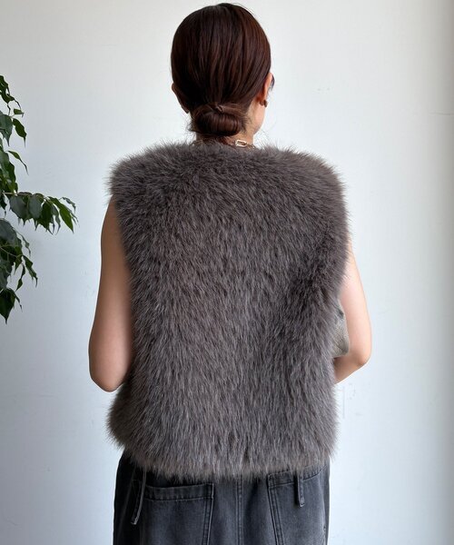 DouDou（ドゥドゥ）の「【WEB限定】ラメファーベスト（ベスト・レディース・チャコールグレー/ベージュ・FREE）」の11枚目の写真