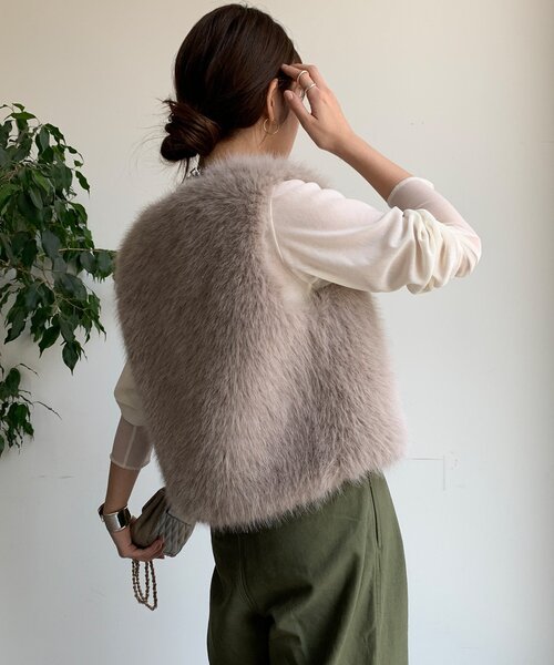 DouDou（ドゥドゥ）の「【WEB限定】ラメファーベスト（ベスト・レディース・チャコールグレー/ベージュ・FREE）」の22枚目の写真