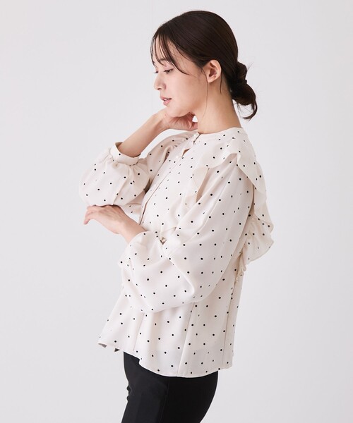 Jayro(ジャイロ)の「パール釦マルチウェイ配色メローフリルブラウス(シャツ/ブラウス・レディース・サックスブルー/ホワイト系その他/ブラック/ホワイト系その他2/ピンク・M)」の19枚目の写真