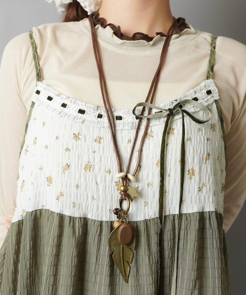 SPINNS（スピンズ）の「ビッグ紐ネックレス/羽根/スター/NEO森ガール/フェアリーグランジ（ネックレス・レディース・ブラウン・ONESIZE）」の2枚目の写真