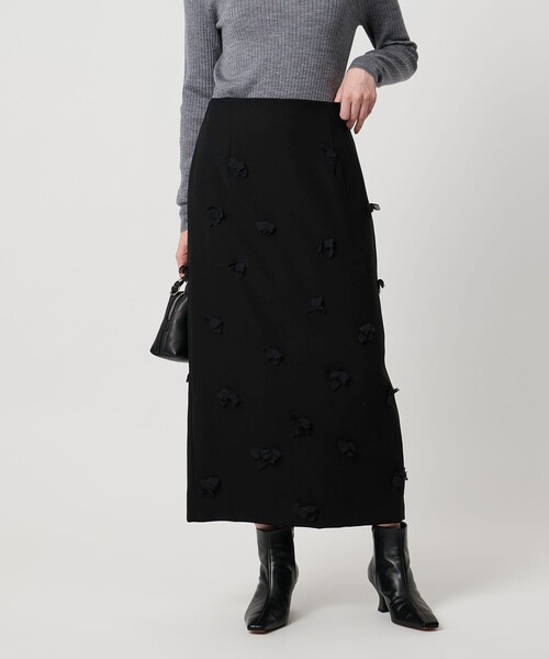 UNITED ARROWS（ユナイテッドアローズ）の「３D フラワー ロング タイトスカート（スカート・レディース・オフホワイト/ブラック・36/38）」の3枚目の写真