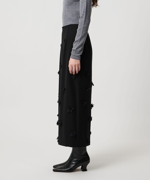 UNITED ARROWS（ユナイテッドアローズ）の「３D フラワー ロング タイトスカート（スカート・レディース・オフホワイト/ブラック・36/38）」の8枚目の写真