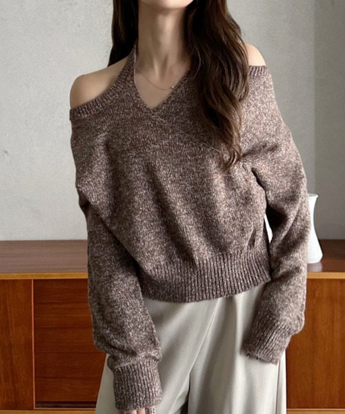 Eclat one(エクラワン)の「【Eclat one】オフショルダー風 メランジ カシュクールニット(ニット/セーター・レディース・ブラック/ブラウン/ライトグレー・FREE)」の1枚目の写真