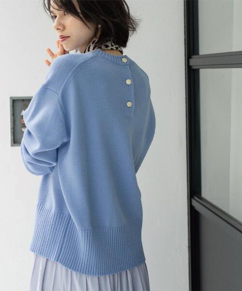 OPAQUE.CLIP（オペークドットクリップ）の「バックボタンリラクシーニット【洗濯機OK】（ニット/セーター・レディース・ブルー系その他/グリーン/キャメル/ピンク系/ブルー系5/オフホワイト/チャコールグレー/パープル系2・36/38/40/42）」の5枚目の写真