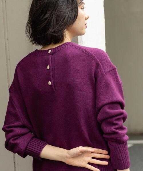 OPAQUE.CLIP（オペークドットクリップ）の「バックボタンリラクシーニット【洗濯機OK】（ニット/セーター・レディース・ブルー系その他/グリーン/キャメル/ピンク系/ブルー系5/オフホワイト/チャコールグレー/パープル系2・36/38/40/42）」の6枚目の写真