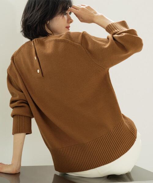 OPAQUE.CLIP（オペークドットクリップ）の「バックボタンリラクシーニット【洗濯機OK】（ニット/セーター・レディース・ブルー系その他/グリーン/キャメル/ピンク系/ブルー系5/オフホワイト/チャコールグレー/パープル系2・36/38/40/42）」の7枚目の写真