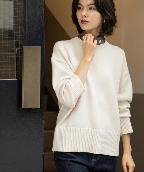 OPAQUE.CLIP（オペークドットクリップ）の「バックボタンリラクシーニット【洗濯機OK】（ニット/セーター・レディース・ブルー系その他/グリーン/キャメル/ピンク系/ブルー系5/オフホワイト/チャコールグレー/パープル系2・36/38/40/42）」の2枚目の写真