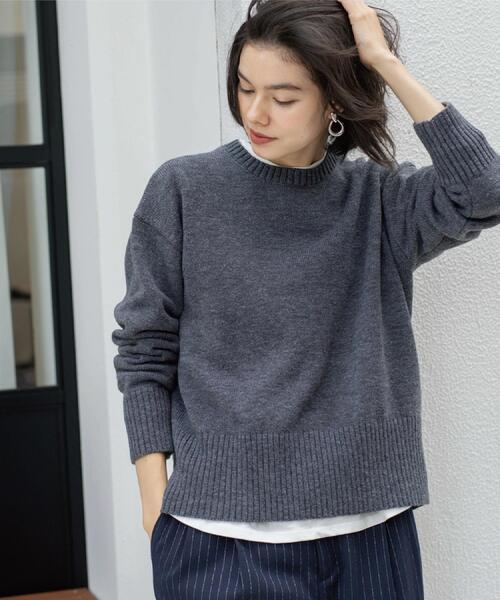 OPAQUE.CLIP（オペークドットクリップ）の「バックボタンリラクシーニット【洗濯機OK】（ニット/セーター・レディース・ブルー系その他/グリーン/キャメル/ピンク系/ブルー系5/オフホワイト/チャコールグレー/パープル系2・36/38/40/42）」の3枚目の写真