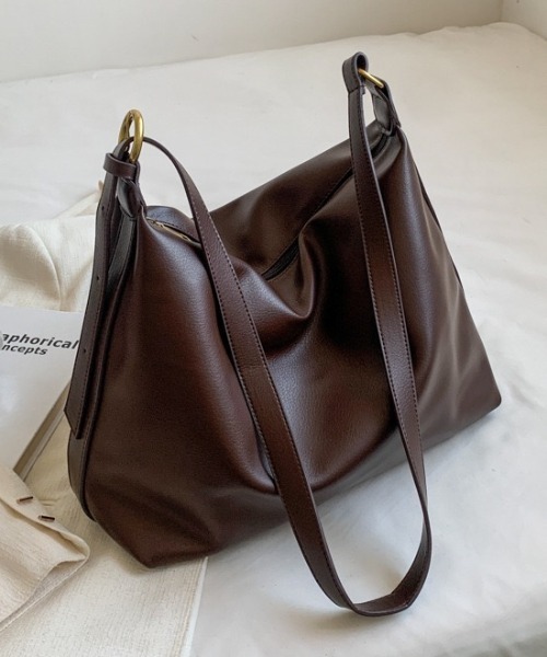 yuue' ( wear )（ユーイ）の「フェイクレザー大容量ショルダーバッグ/通勤通学/A4サイズ対応（ショルダーバッグ・レディース・ダークブラウン/ブラック・FREE）」の13枚目の写真