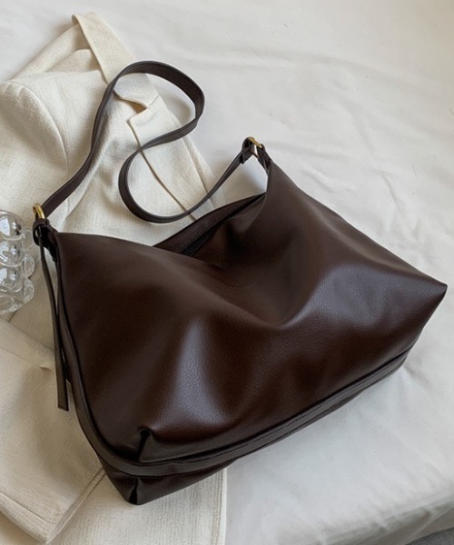 yuue' ( wear )（ユーイ）の「フェイクレザー大容量ショルダーバッグ/通勤通学/A4サイズ対応（ショルダーバッグ・レディース・ダークブラウン/ブラック・FREE）」の17枚目の写真